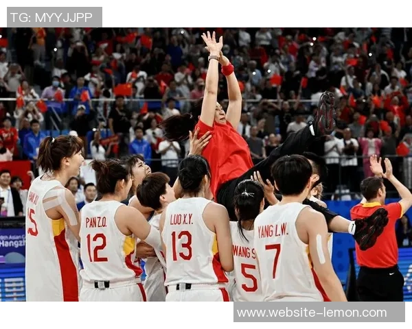 北京男篮迎战四川队全力争胜精彩对决引发球迷热议 北京男篮迎战四川队全力争胜精彩对决引发球迷热议